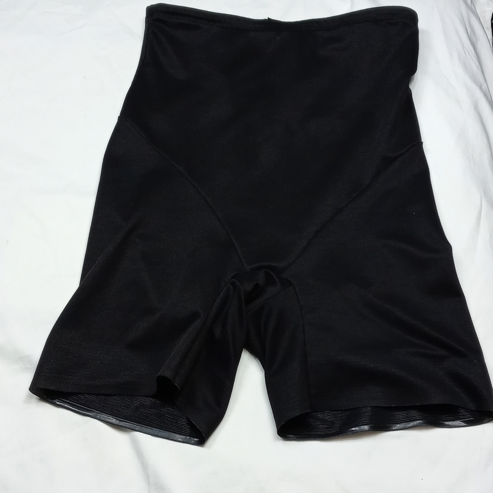 Cupid womens size 2X (33-34) shape wear shorts